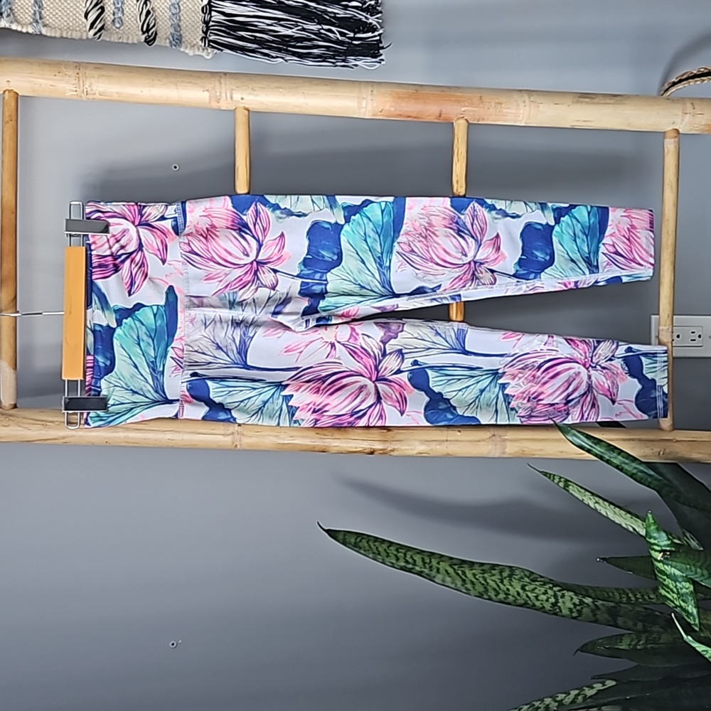 Evolution and Creation Capri Floral Active Yoga Leggings